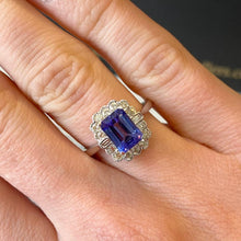 Load image into Gallery viewer, 1.60ct Tanzanite & Diamond Ring - E601