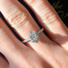 Load image into Gallery viewer, 18ct White Gold Diamond Designer Ring - B451