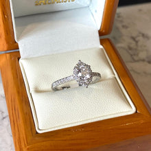 Load image into Gallery viewer, 18ct White Gold Diamond Designer Ring - B451