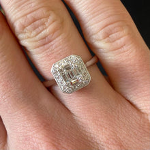 Load image into Gallery viewer, 18ct White Gold Diamond Designer Ring - B452