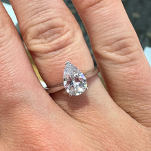 Load image into Gallery viewer, Pear Shaped White Gold Ring Product Code - H72
