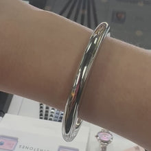 Load and play video in Gallery viewer, Nomination Plain Polished Push on Bangle

