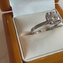 Load and play video in Gallery viewer, Platinum Two Carat Round Brilliant Cut Lab Diamond Ring - Product Code - LB25
