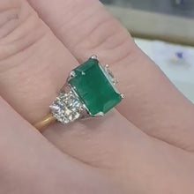 Load and play video in Gallery viewer, Emerald &amp; Diamond Yellow Gold Designer Ring - Product Code - E622
