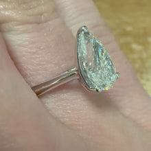Load and play video in Gallery viewer, Two Carat Lab Diamond Ring - Product Code - LB41
