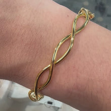 Load and play video in Gallery viewer, Infinity Style Plain Polished Bangle - Product Code - VX452

