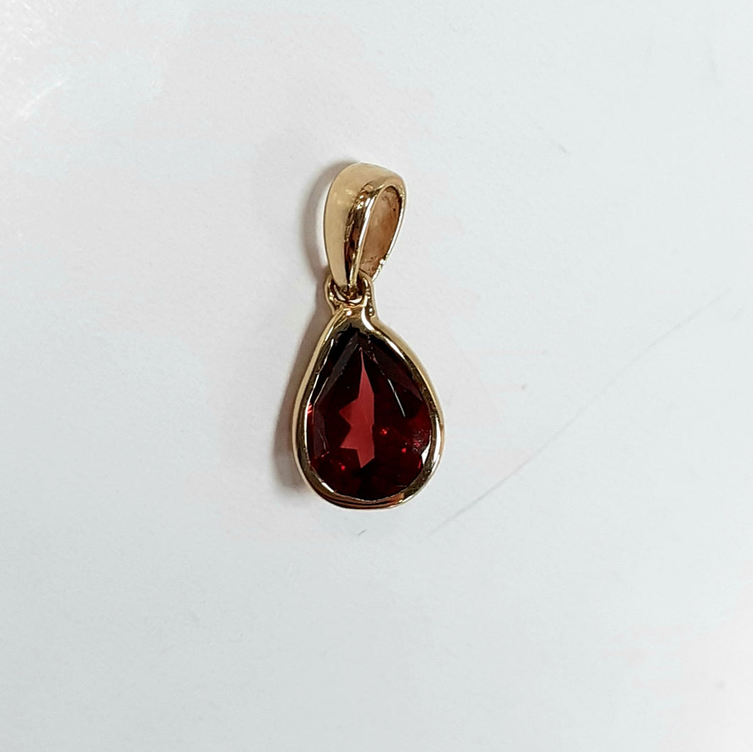9ct Yellow Gold Garnet Pendant - Product Code - C509