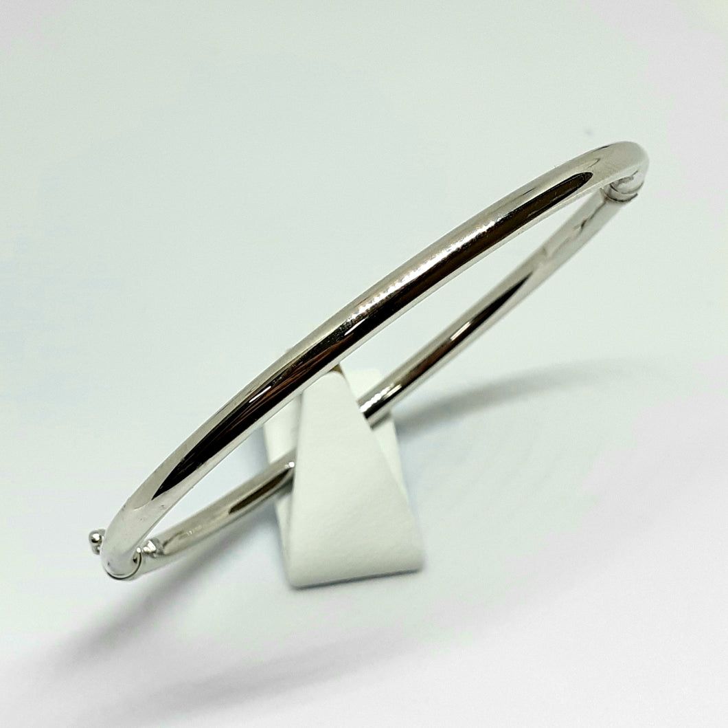 9ct White Gold Hallmarked Bangle - Product Code - VX555