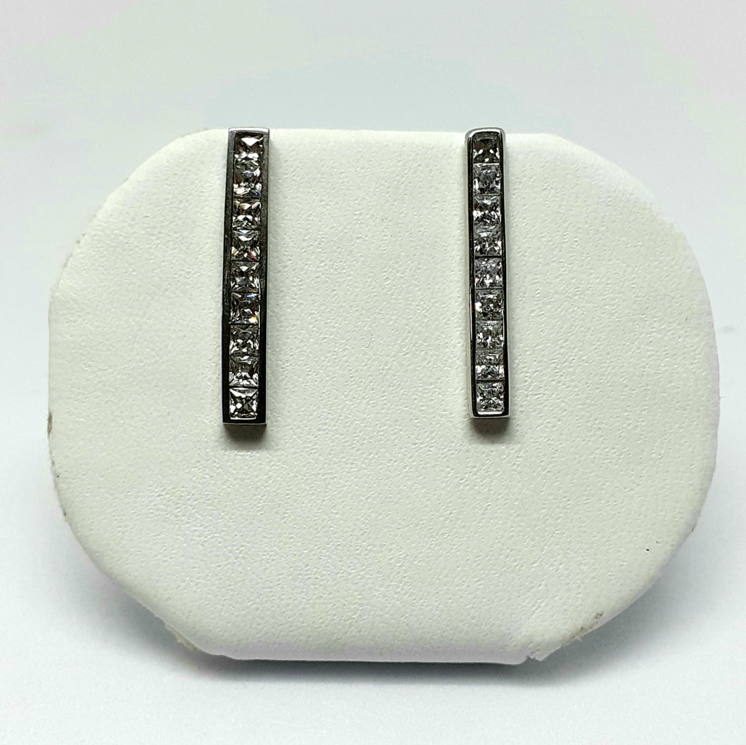 9ct White Gold Hallmarked Stone Set Earrings - Product Code - VX568