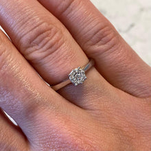 Load image into Gallery viewer, 9ct White Gold Diamond Ring - G724
