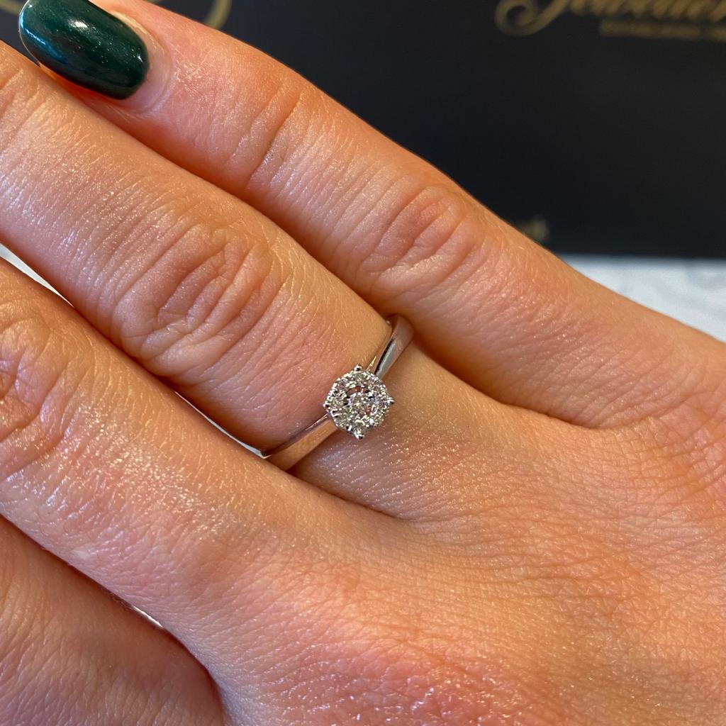 9ct White Gold Diamond Ring - G724