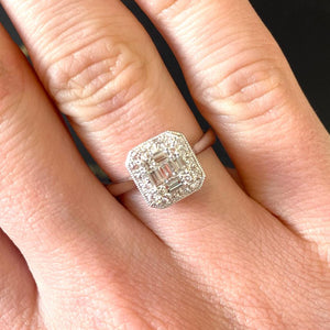 18ct White Gold Diamond Designer Ring - B452