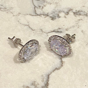 White Gold Oval Shaped Earrings - VX502