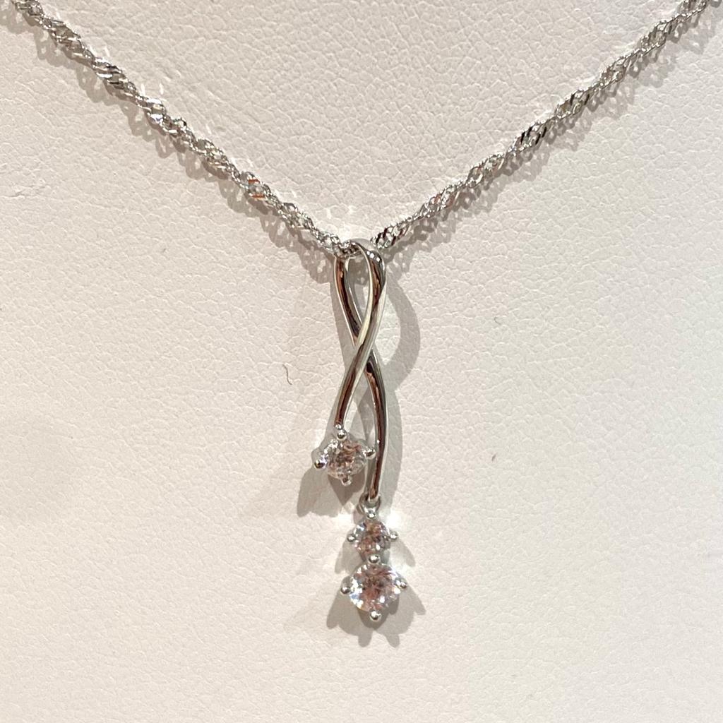 Designer White Gold Pendant & Chain - VX527