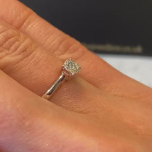 Load and play video in Gallery viewer, 9ct White Gold Diamond Ring - G725

